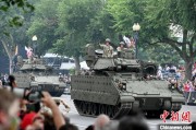 八字事业美国纪念陆军成立250周年阅兵仪式在华盛顿举行